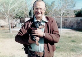 27 Senior_07_WithDog
