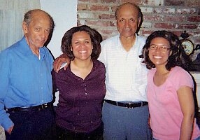 28 Senior_WithFamily_02