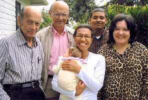 28 Senior_WithFamily_03